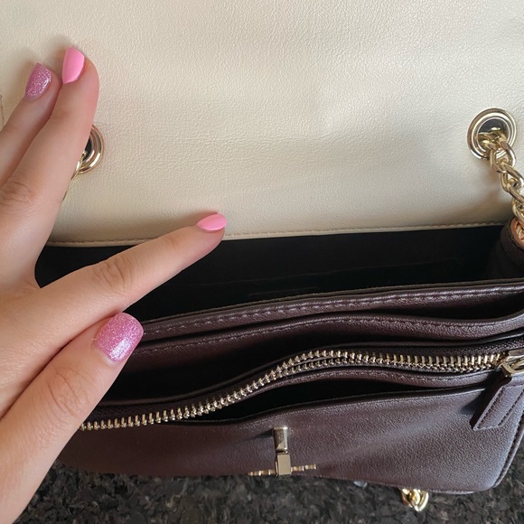 Guess~Los Angeles~ Cross Body Purse 🤎 - Picture 4 of 7